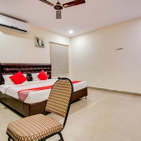 Oyo Akshaya Inn Vijayawāda Екстериор снимка