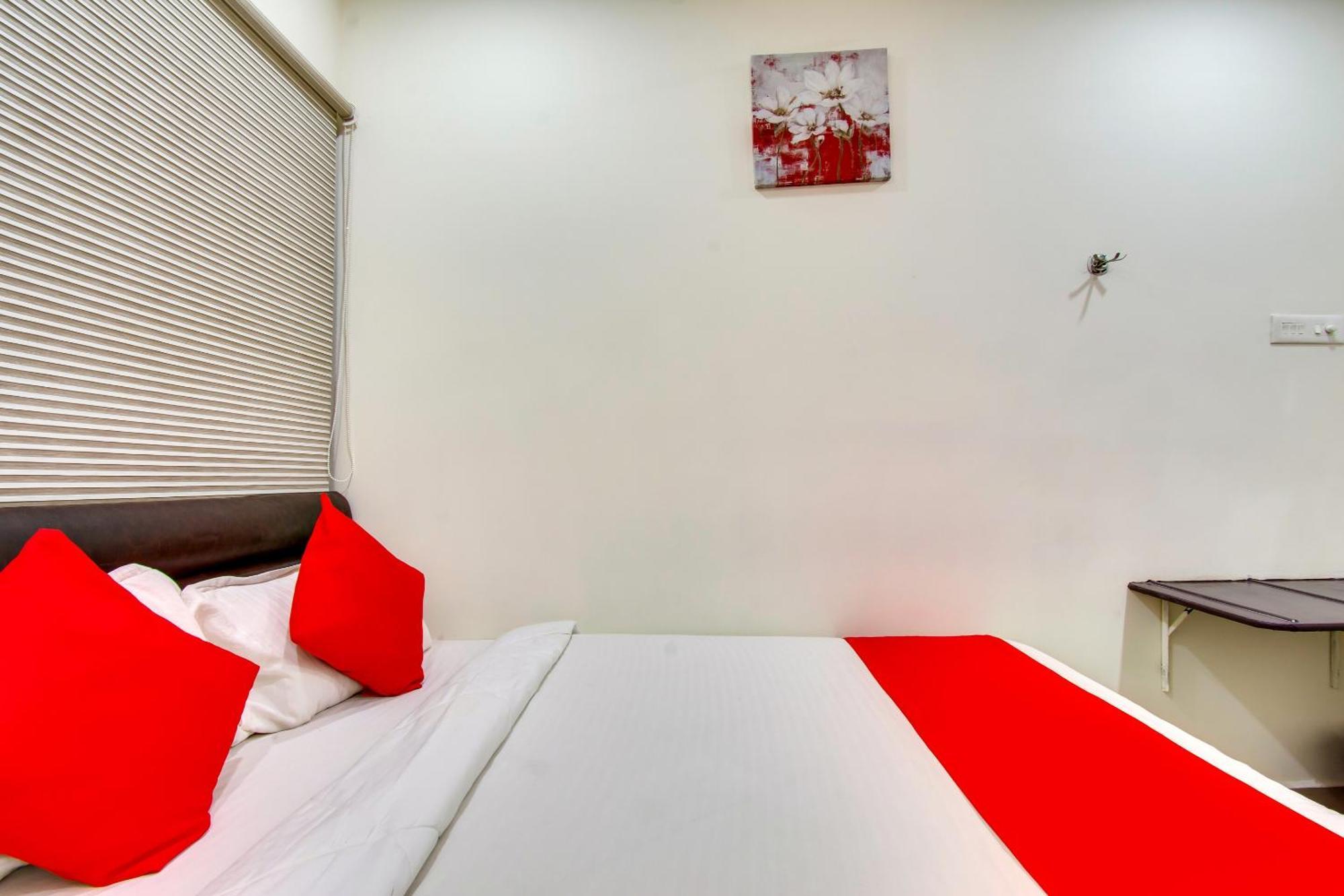 Oyo Akshaya Inn Vijayawāda Екстериор снимка
