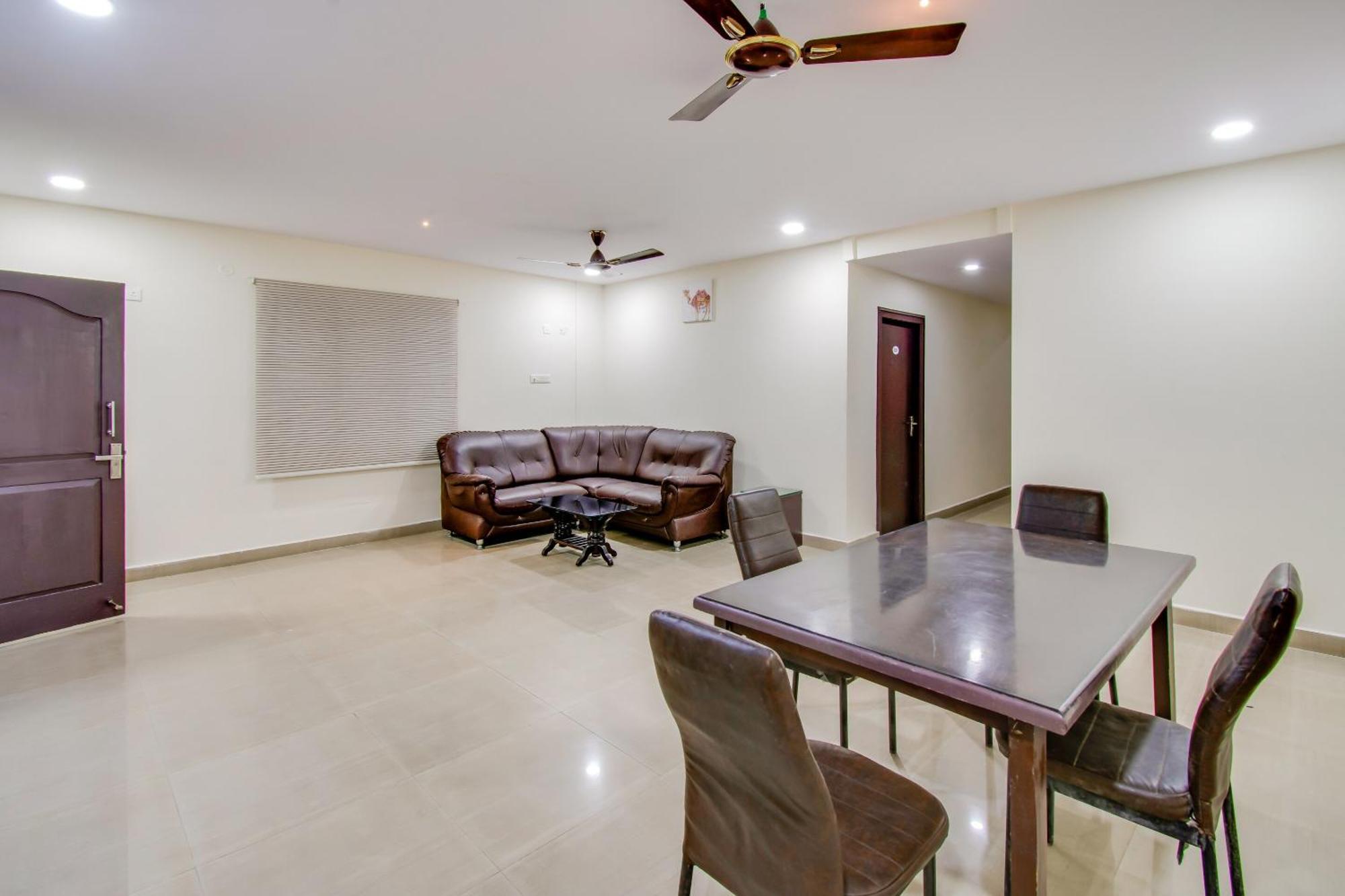 Oyo Akshaya Inn Vijayawāda Екстериор снимка