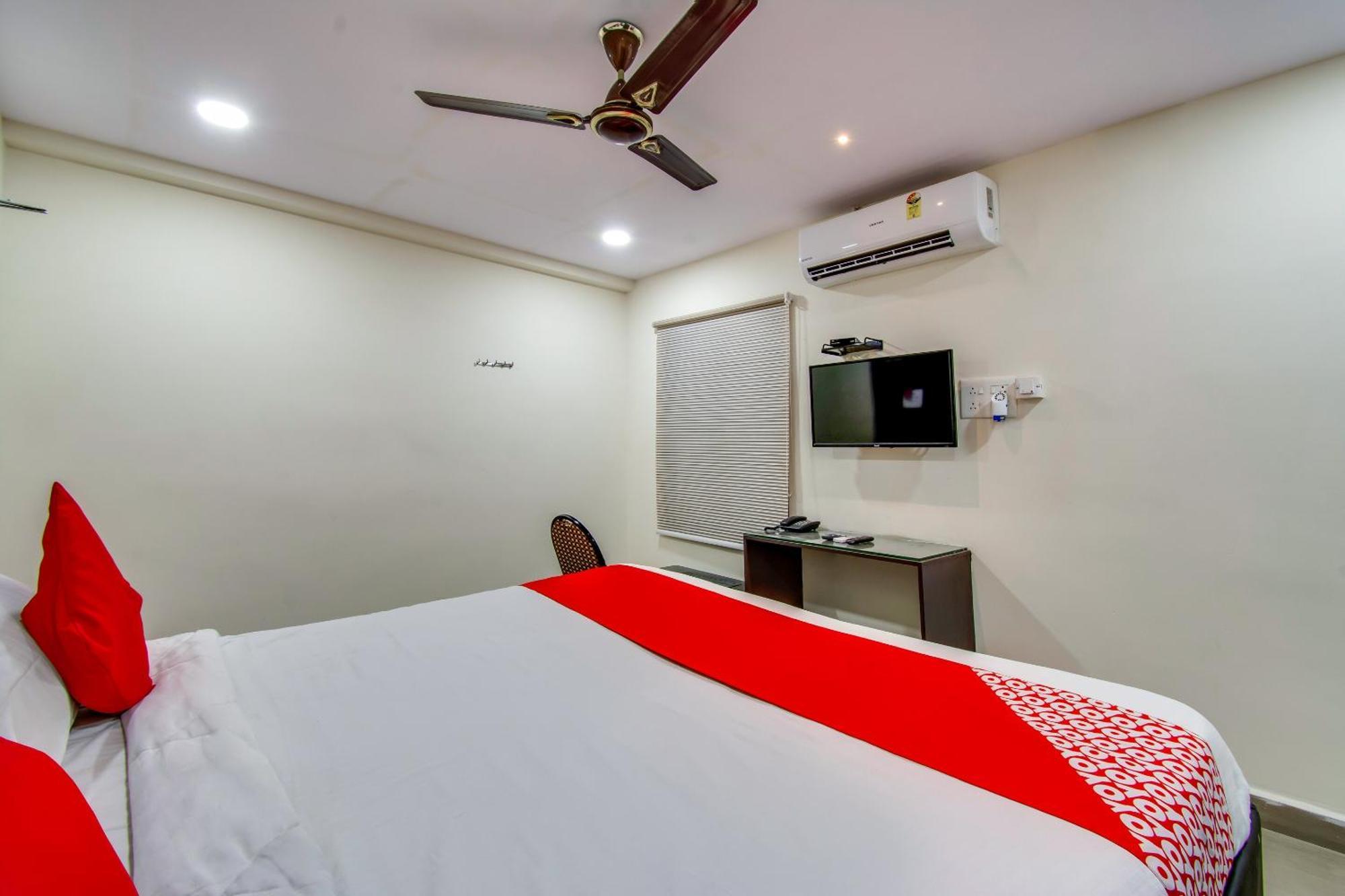 Oyo Akshaya Inn Vijayawāda Екстериор снимка