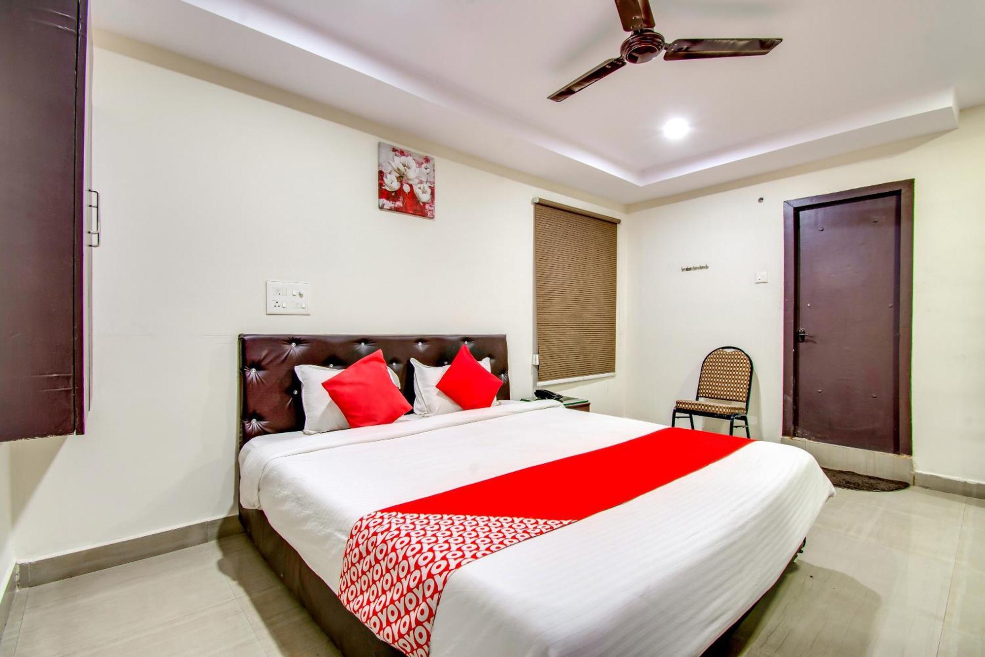 Oyo Akshaya Inn Vijayawāda Екстериор снимка
