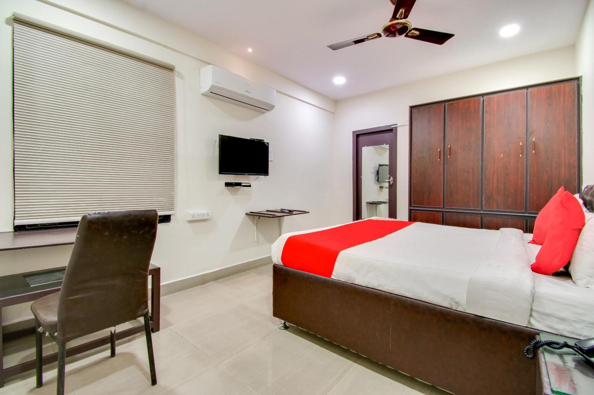 Oyo Akshaya Inn Vijayawāda Екстериор снимка