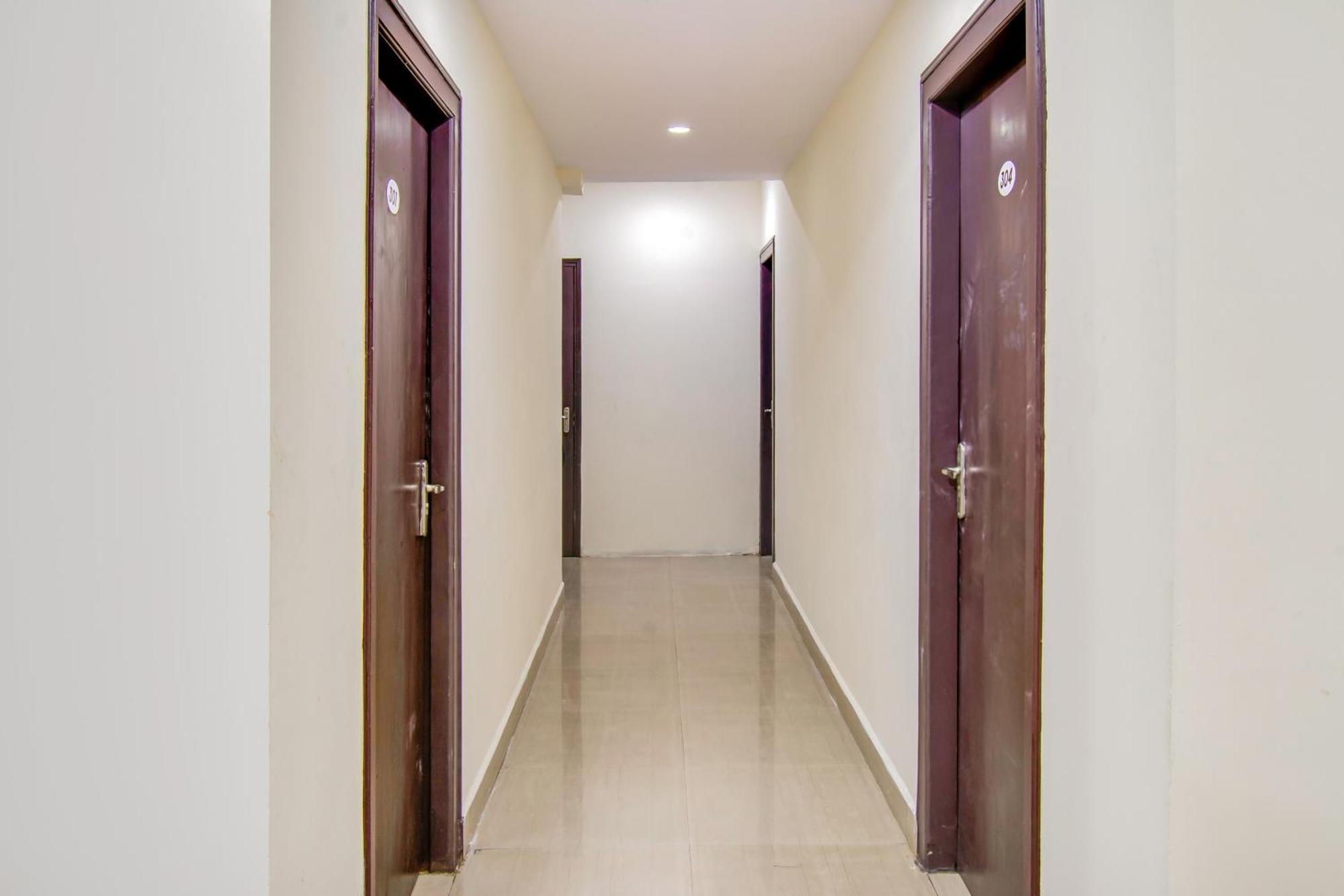 Oyo Akshaya Inn Vijayawāda Екстериор снимка