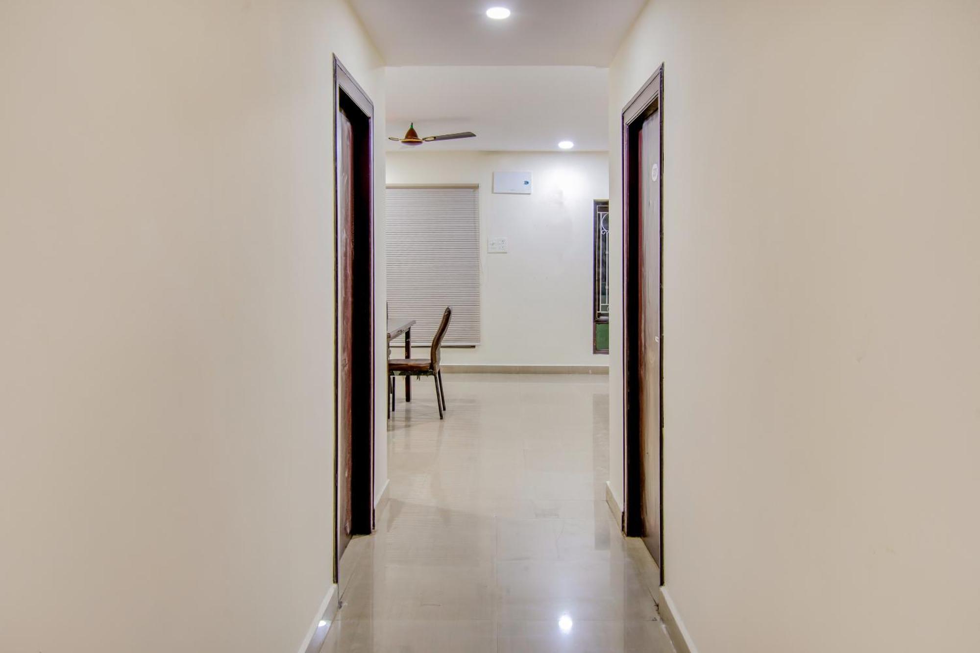 Oyo Akshaya Inn Vijayawāda Екстериор снимка