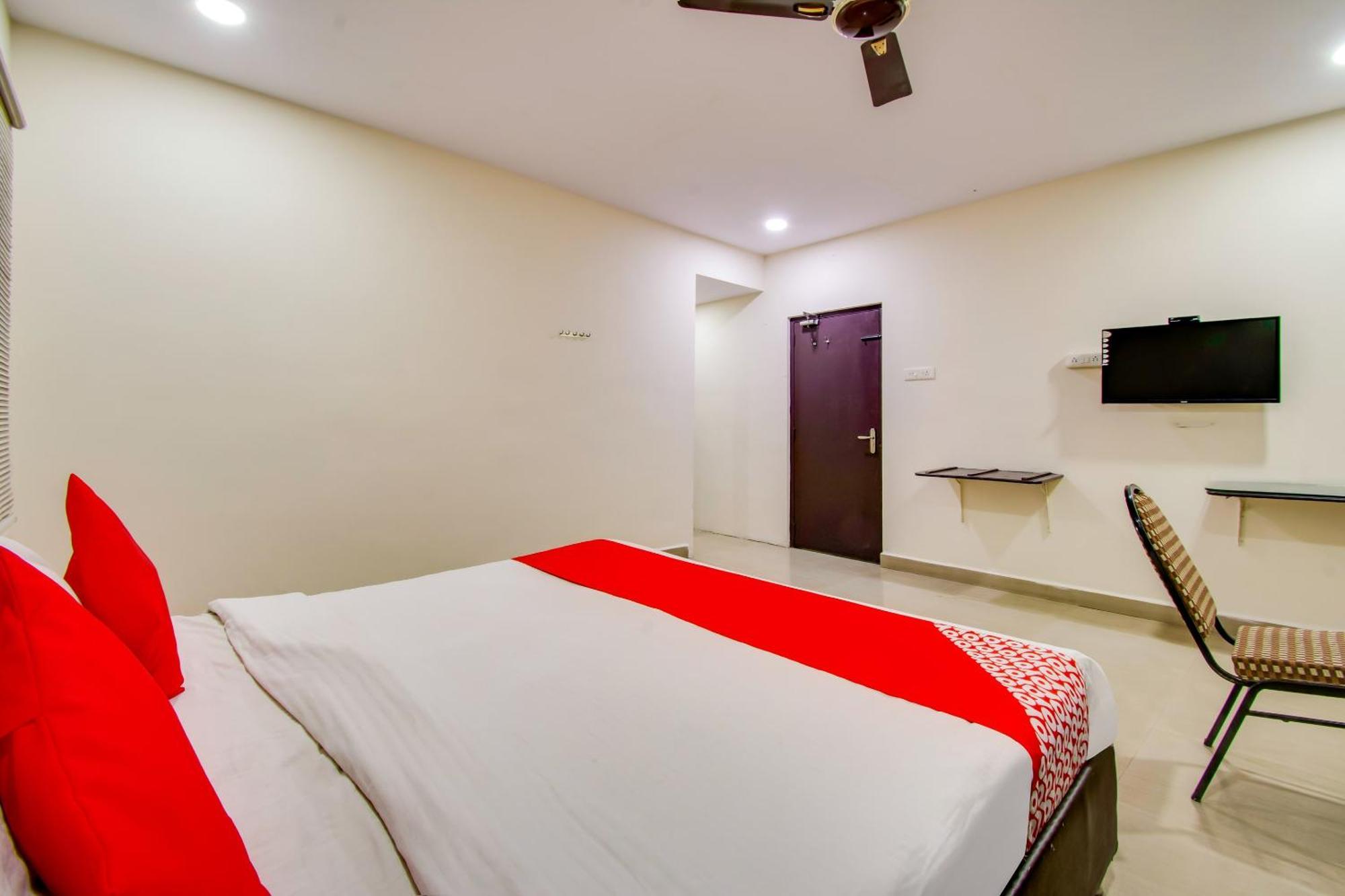 Oyo Akshaya Inn Vijayawāda Екстериор снимка