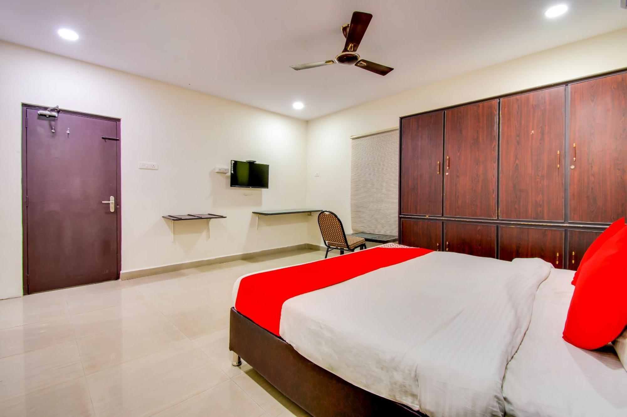 Oyo Akshaya Inn Vijayawāda Екстериор снимка