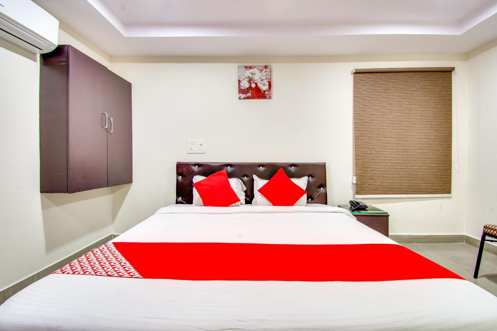 Oyo Akshaya Inn Vijayawāda Екстериор снимка