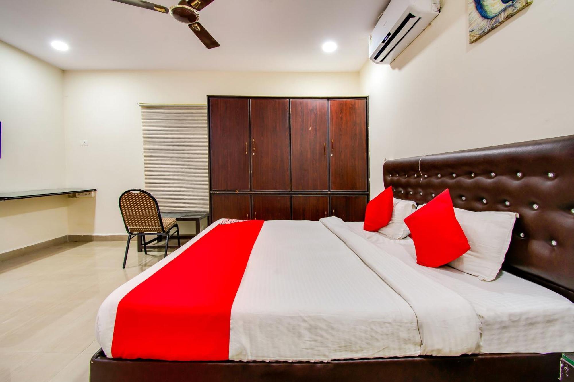 Oyo Akshaya Inn Vijayawāda Екстериор снимка