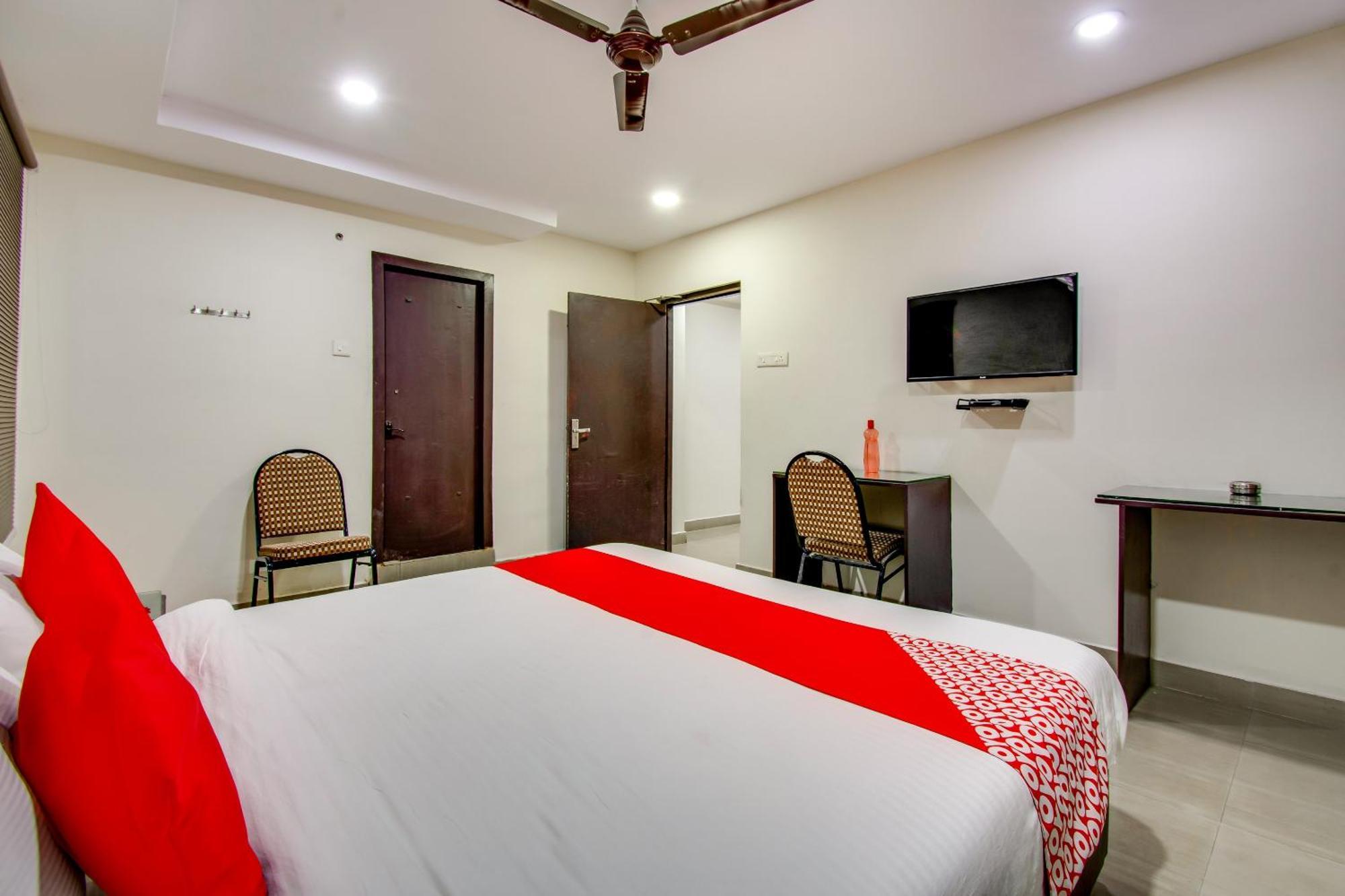 Oyo Akshaya Inn Vijayawāda Екстериор снимка