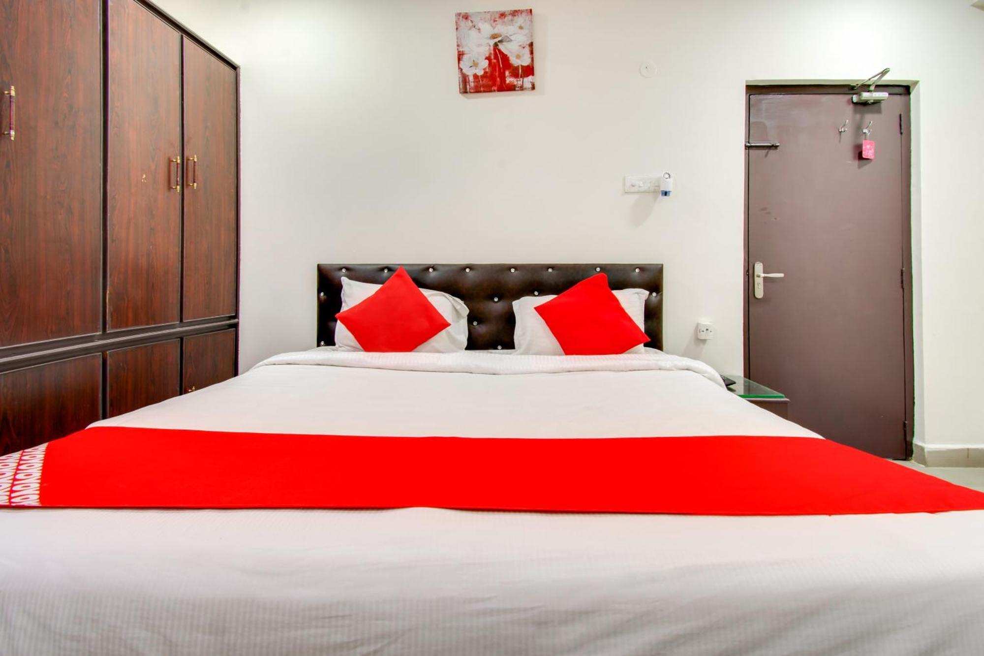 Oyo Akshaya Inn Vijayawāda Екстериор снимка
