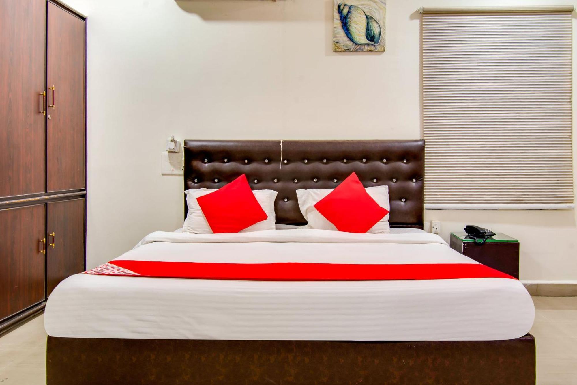 Oyo Akshaya Inn Vijayawāda Екстериор снимка