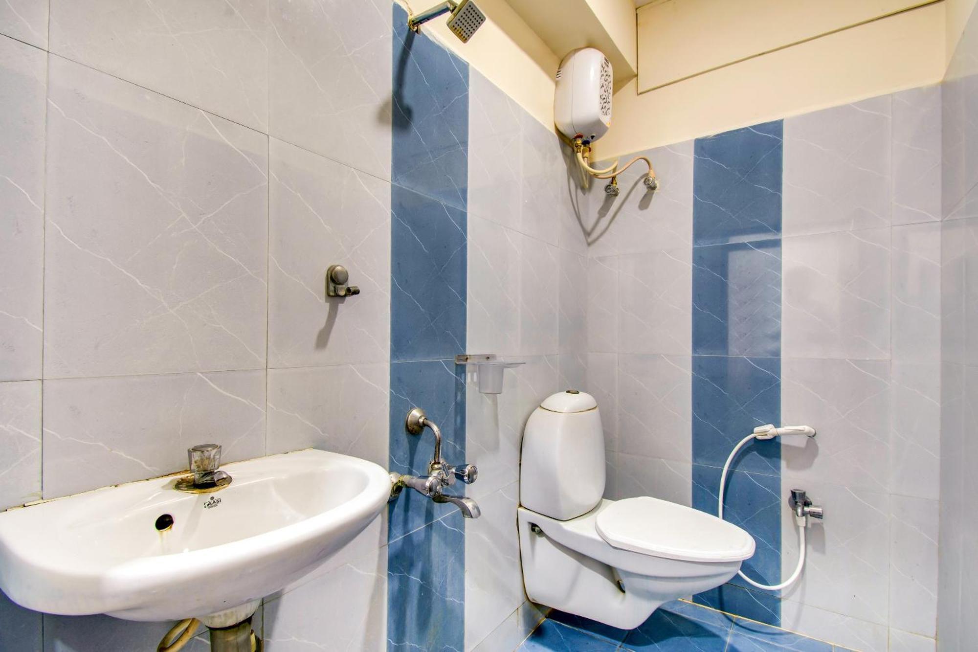 Oyo Akshaya Inn Vijayawāda Екстериор снимка