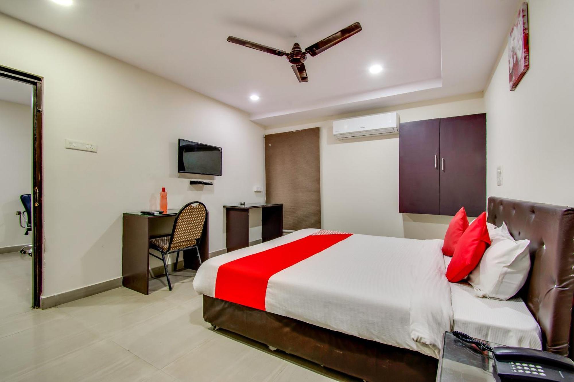 Oyo Akshaya Inn Vijayawāda Екстериор снимка