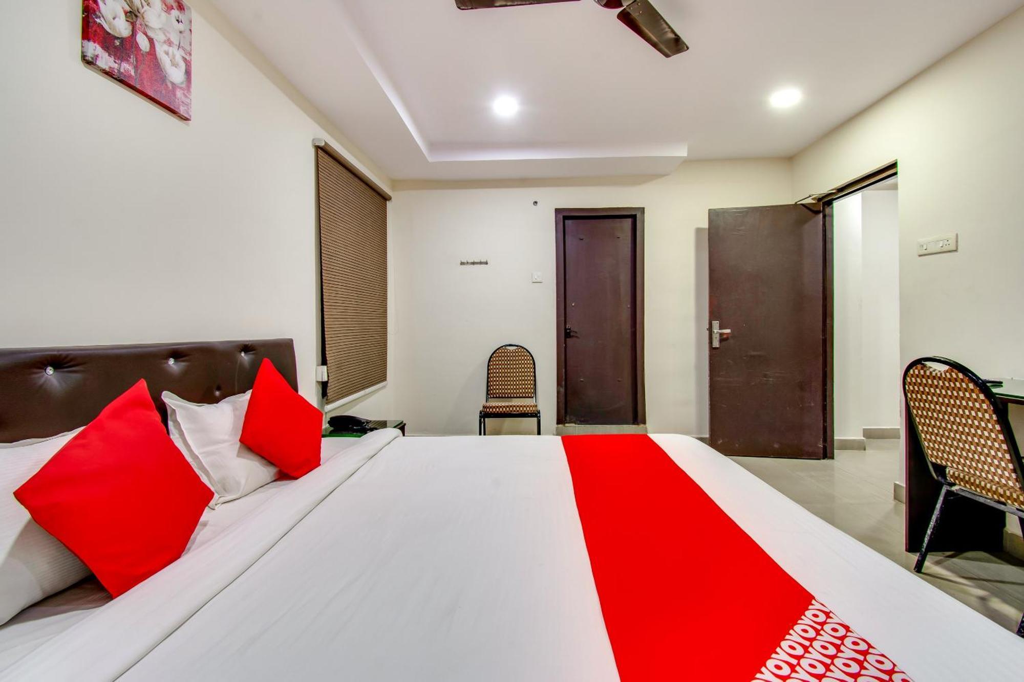 Oyo Akshaya Inn Vijayawāda Екстериор снимка
