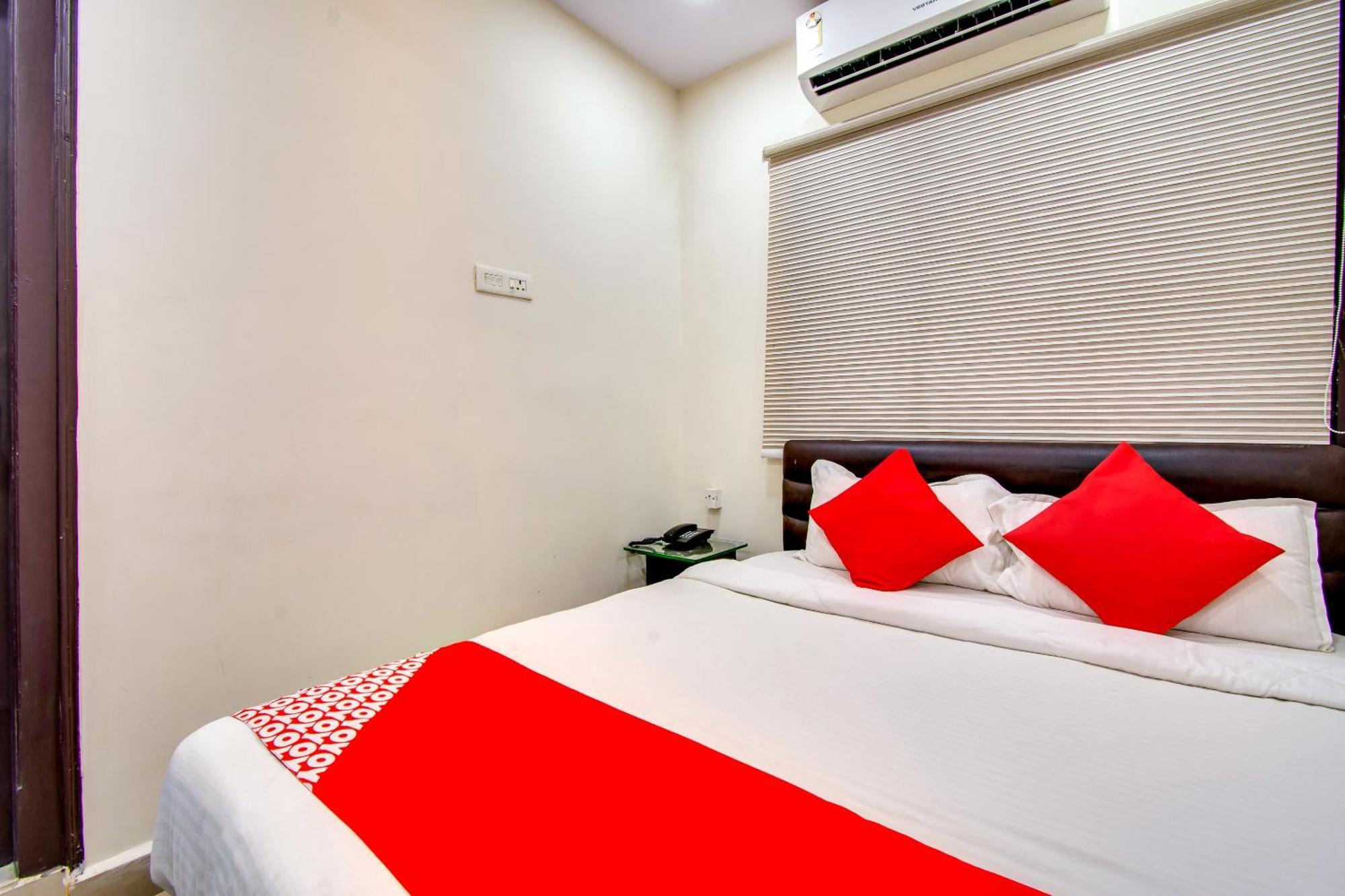 Oyo Akshaya Inn Vijayawāda Екстериор снимка